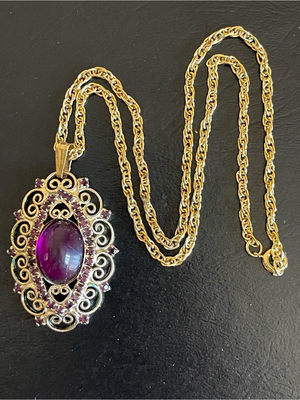 Vintage Gold-Tone Purple Cabochon Filigree Pendant Necklace.
